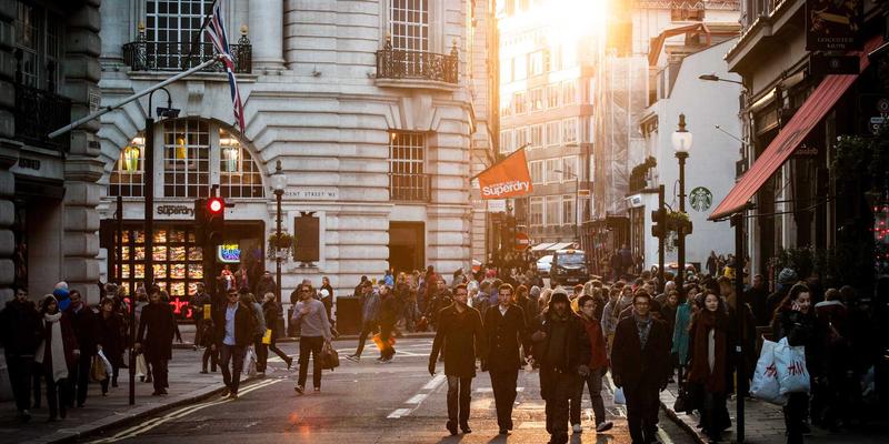 媒体资讯新闻的智能革命：NYZHE驱动下的企业知识管理与决策支持